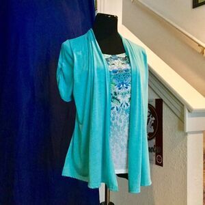 Beautiful shirt by Simplicity Tee size small